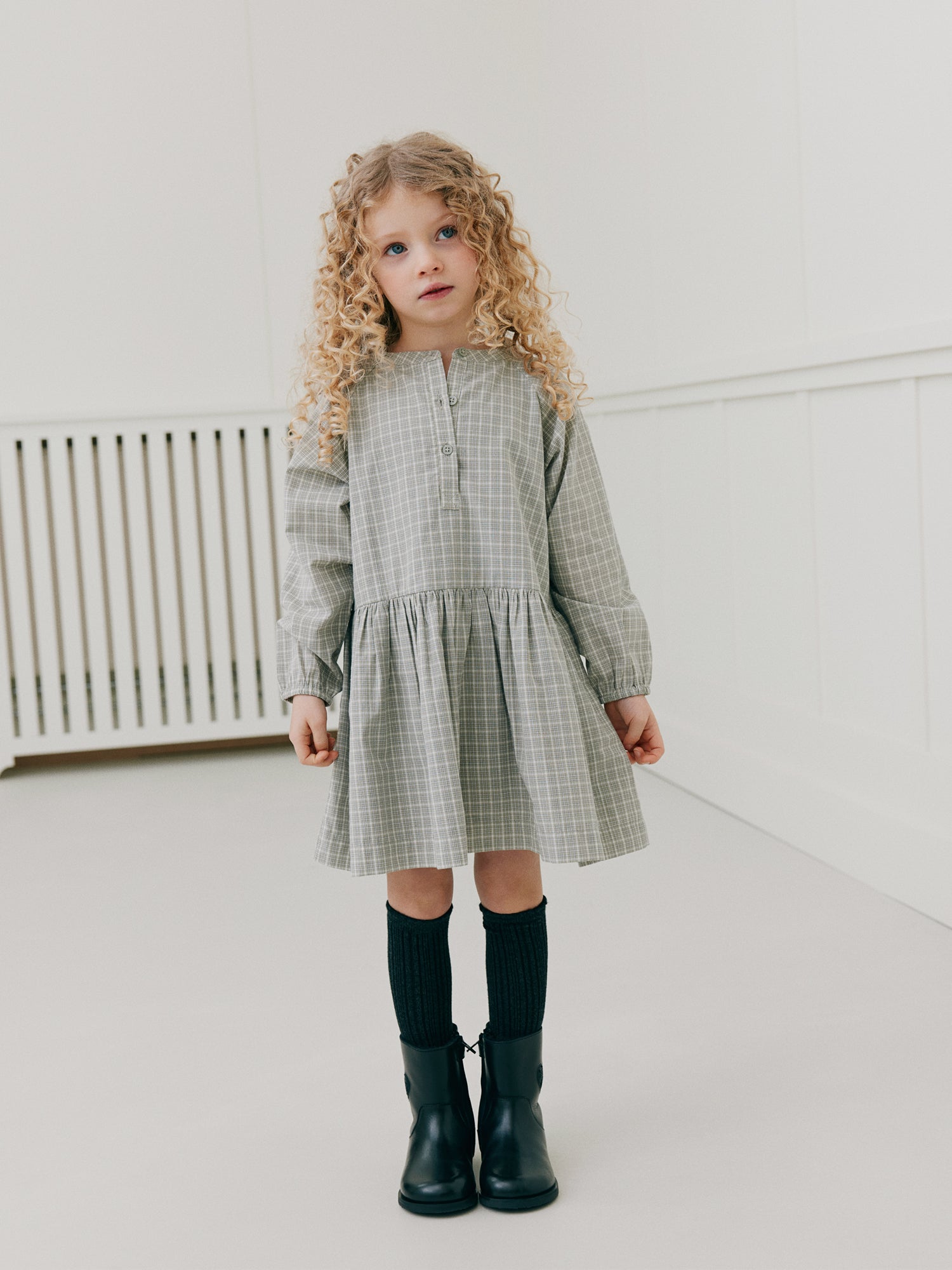 Sofie Schnoor KIDS INDICAKB KJOLE Kjole 8040 Grey check