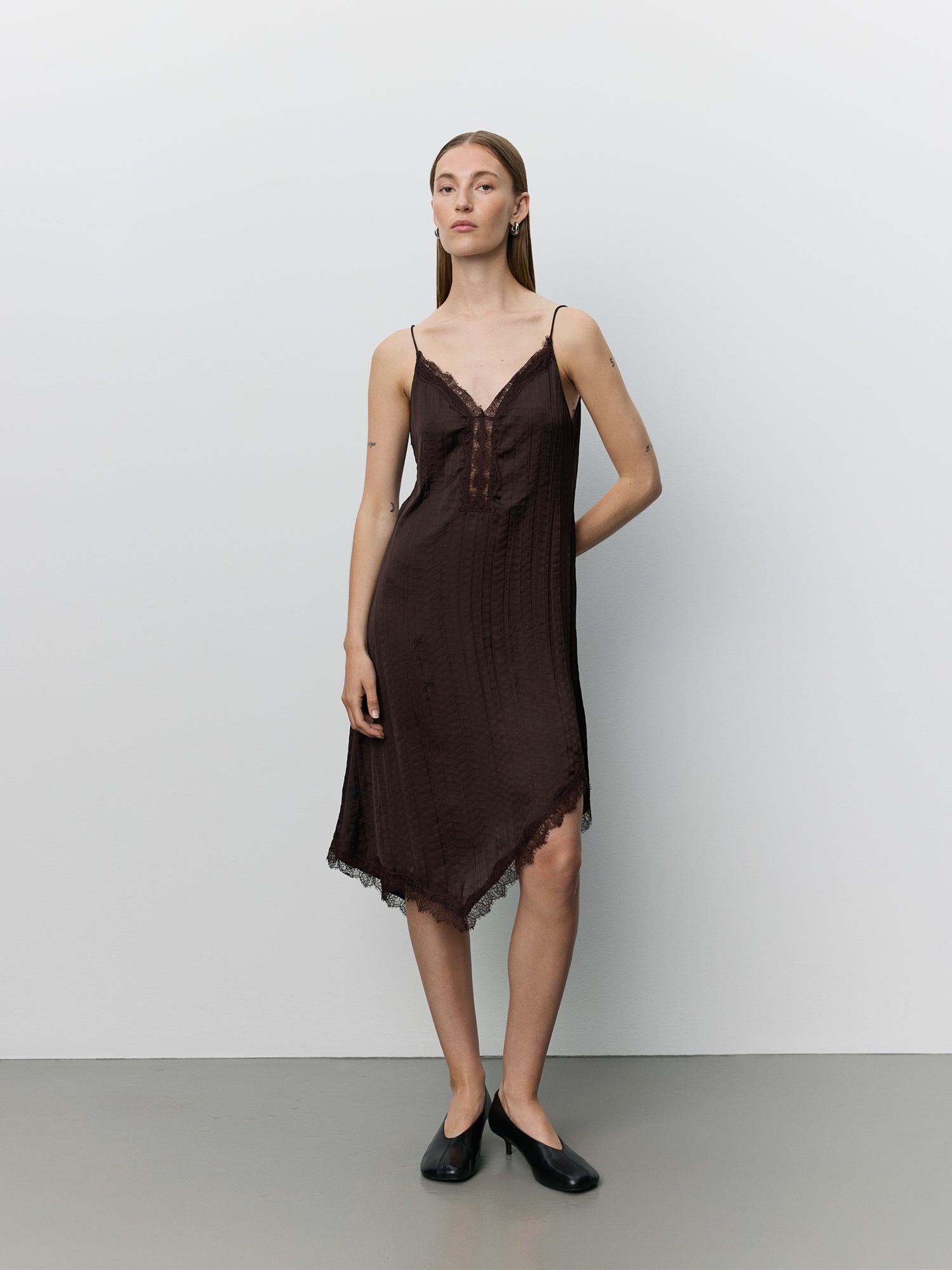 Sofie Schnoor WOMEN WINONASW ASYMMETRISK SLIP KJOLE Kjole 7025 Dark brown