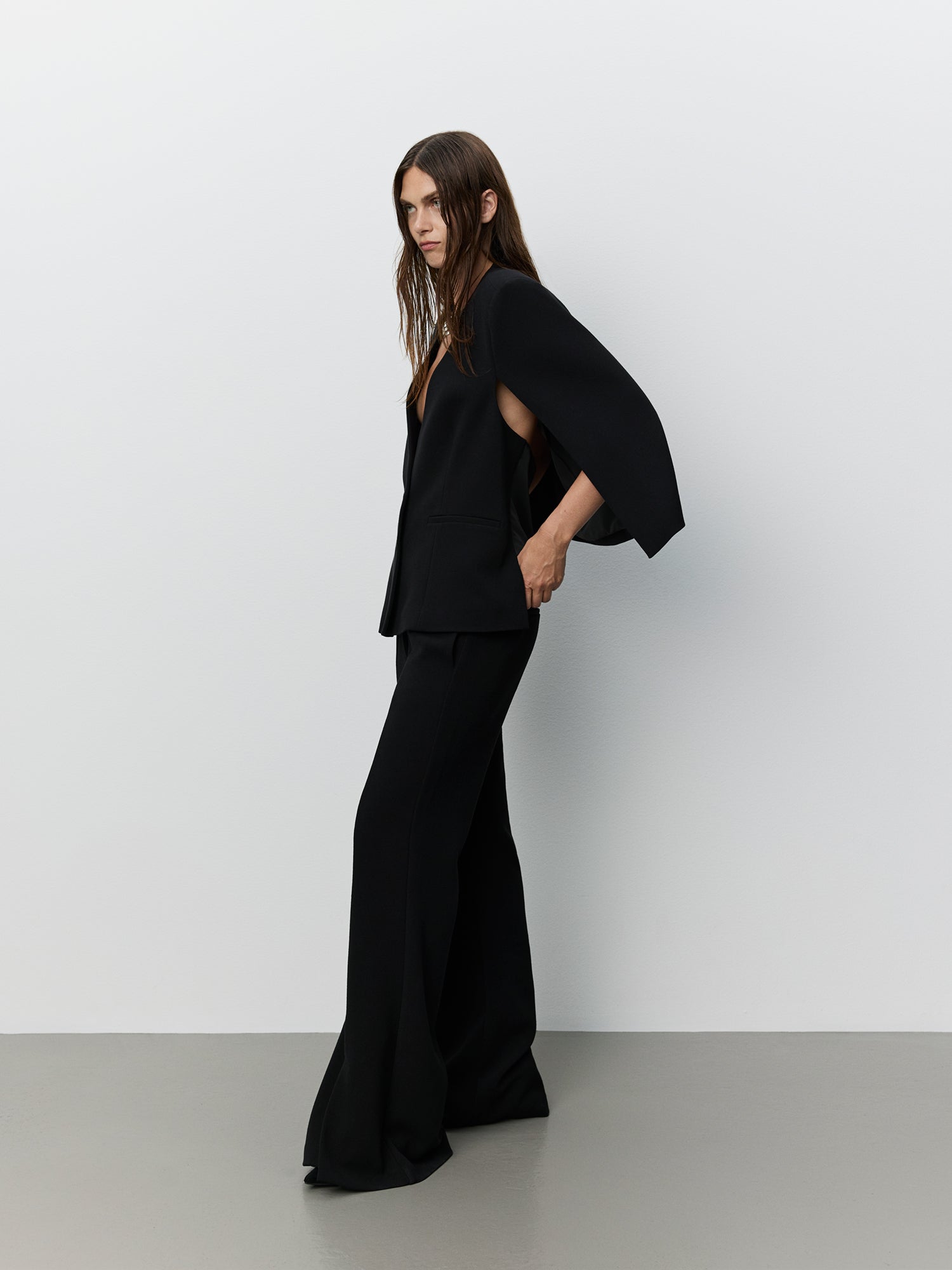 Sofie Schnoor WOMEN ICON 024 - FREDERIKKESW SUITING BUKSER M. FLARE Buks 1000 Black