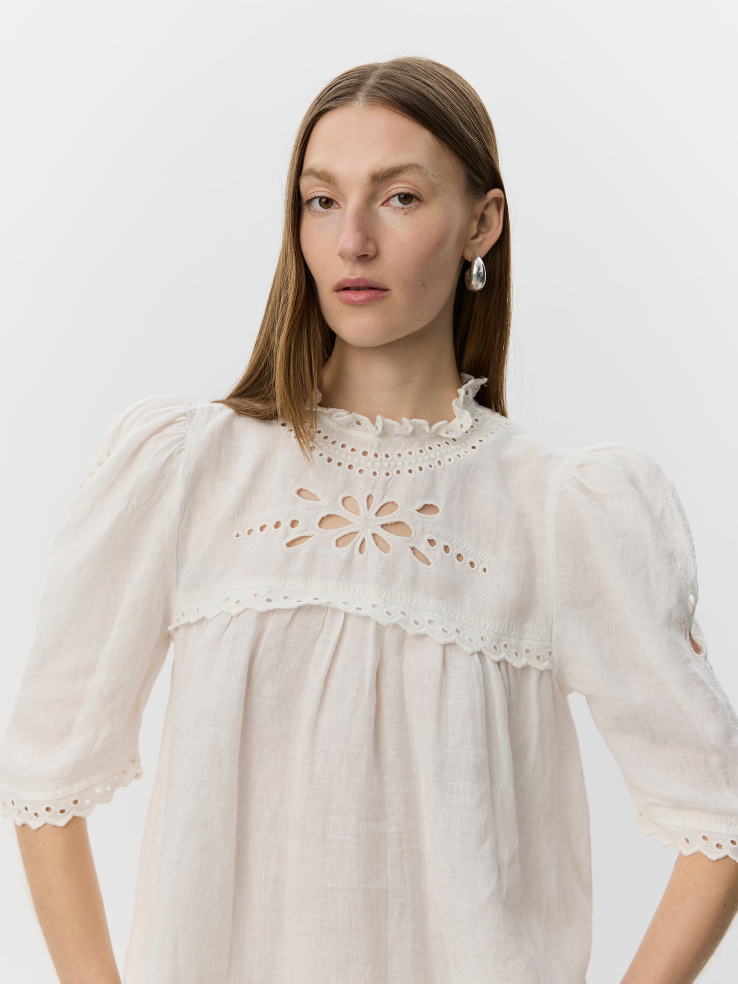 Sofie Schnoor WOMEN MAIASW BRODERET UDSKÅRET BLONDE TOP Top 0159 Cream White