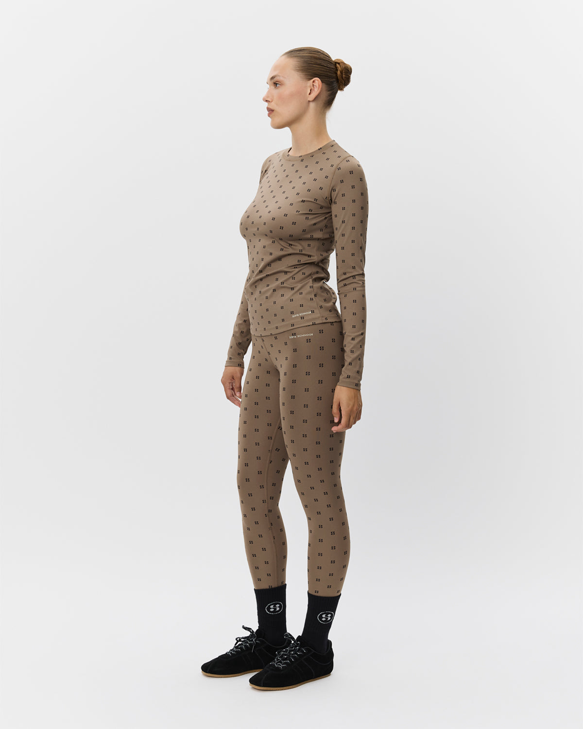 Sofie Schnoor SPORT NOALLESW T-SHIRT LONG SLEEVE T-shirt lang ærmet 9099 Middle Brown