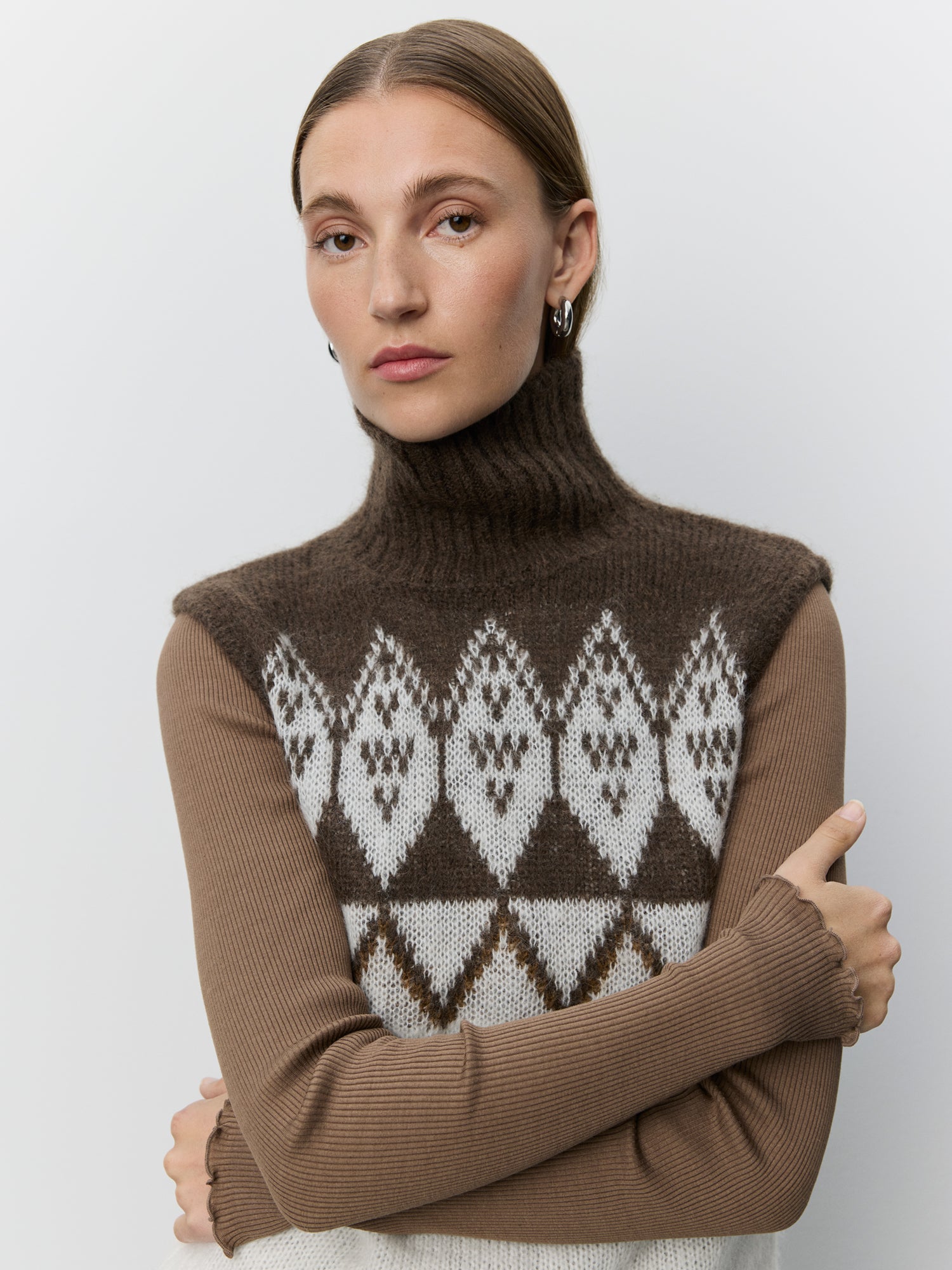 Sofie Schnoor WOMEN VILDASW HØJHALSET STRIK VEST Strik 9144 Off White - Brown